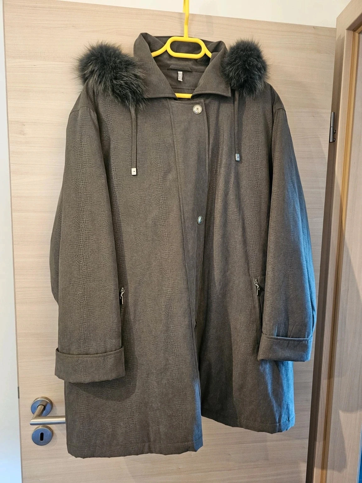 Parka femme mi-longue verte à capuche avec fausse fourrure amovible – veste d'hiver élégante